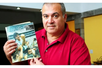 De qué murió Roberto Cejas, el hombre que levantó a Diego Maradona con la Copa en México 86