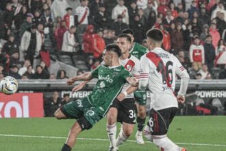 Sarmiento logró un triunfo histórico y dejó a River ahogado en su crisis deportiva