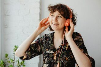 Estas son las mejores canciones para recibir el calor, según la Inteligencia Artificial