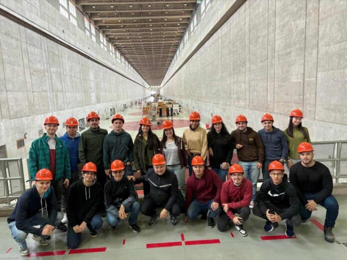 Estudiantes de Ingeniería Civil realizaron visitas técnicas a las represas de Yacyretá e Itaipú