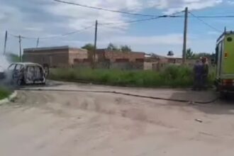 CHACO: Se Incendió Un Auto En El Ex Barrio Emenciano Sena