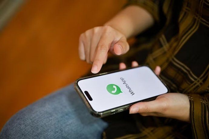 Un ERROR de privacidad en WHATSAPP dejó EXPUESTAS más de 3.000 MILLONES de CUENTAS y fotos de perfil