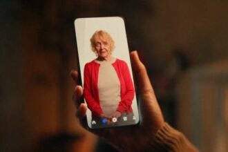 Otra predicción de Black Mirror: una empresa lanza una aplicación que permite crear avatares digitales de familiares muertos