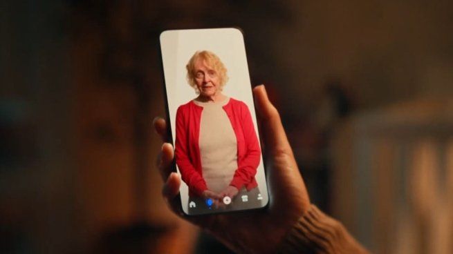 Otra predicción de Black Mirror: una empresa lanza una aplicación que permite crear avatares digitales de familiares muertos