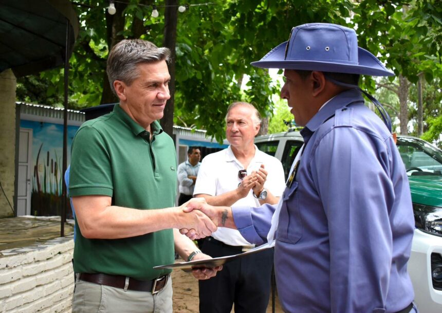 Plan Provincial De Seguridad: El Gobernador Zdero Entregó Un Patrullero 0km Para La Zona Rural De Barranqueras