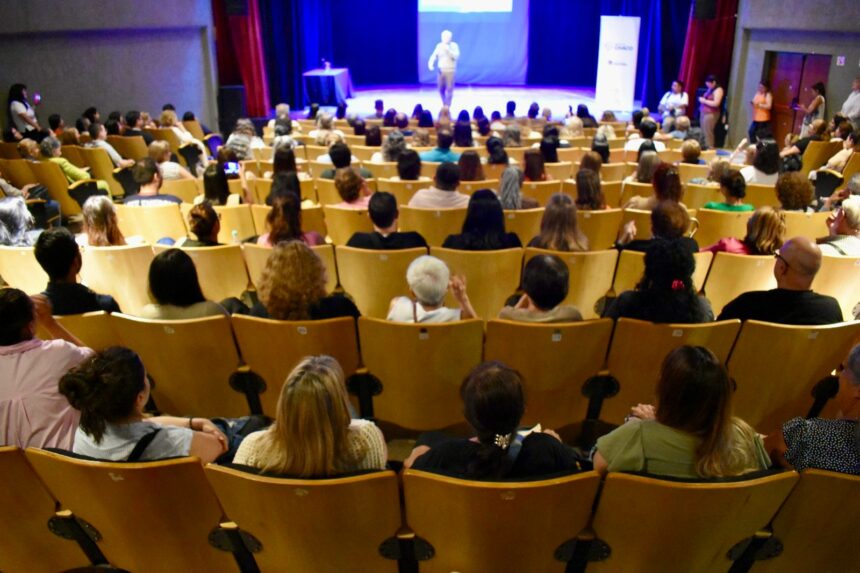 Silvana Schneider Acompañó La Charla Motivaciones De Bernardo Stamateas En Resistencia