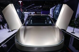 Tesla pone fecha a su robotaxi: Elon Musk confirmó que Cybercab se fabricará desde 2026