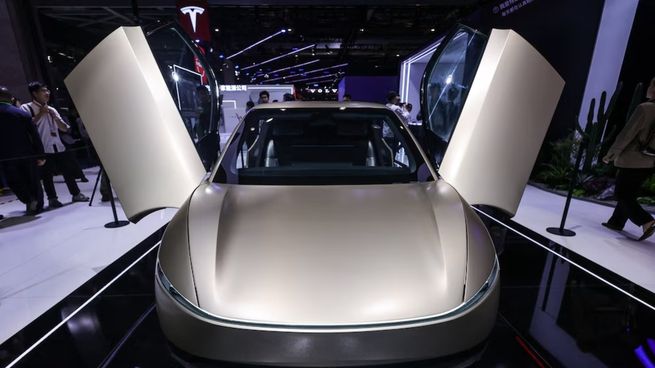 Tesla pone fecha a su robotaxi: Elon Musk confirmó que Cybercab se fabricará desde 2026