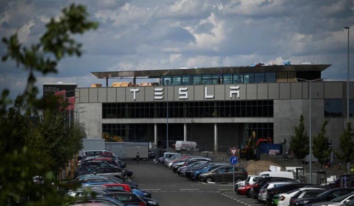 Tesla propone a los accionistas aprobar un pago récord a Elon Musk o afrontar su salida