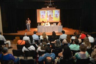 Delgado acompañó la presentación del libro “Bruno decide morir”, de la joven escritora Sabrina Gordillo