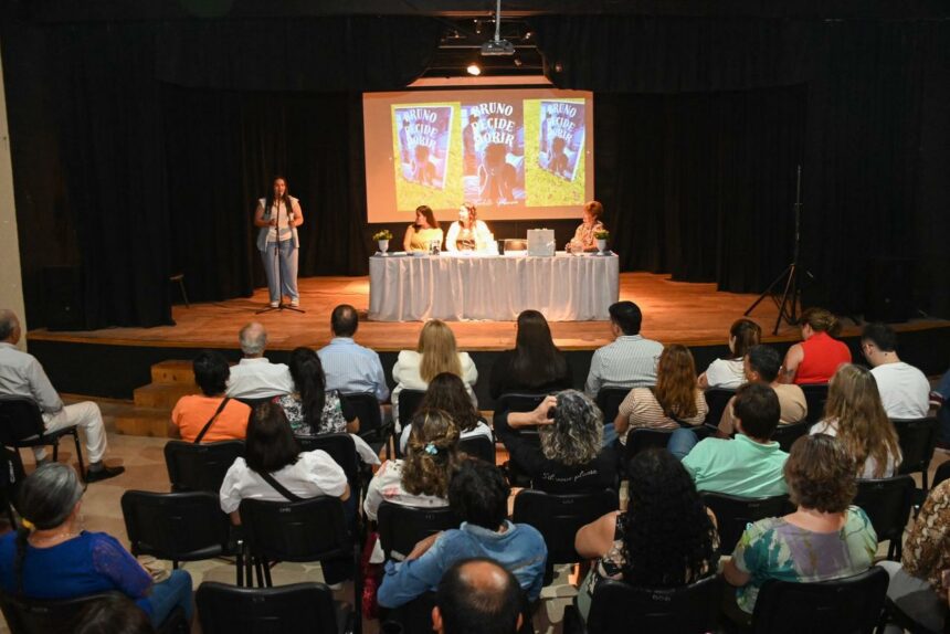 Delgado acompañó la presentación del libro “Bruno decide morir”, de la joven escritora Sabrina Gordillo