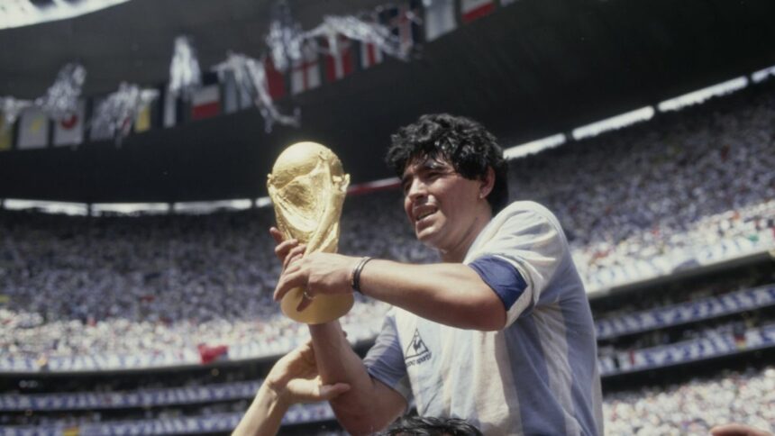 El chico de Fiorito que cambió el fútbol: a 65 años del nacimiento de Diego Maradona