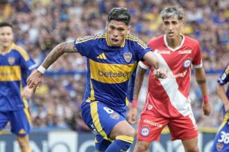 Boca recibe a Argentinos Juniors este domingo: hora, TV y formaciones