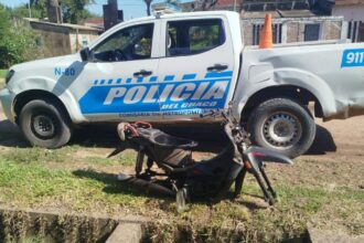 RESISTENCIA:  Huyeron Al Ver A La Policía: Estaban Desarmando Una Moto Robada