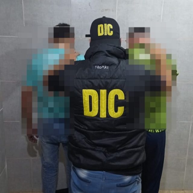 RESISTENCIA: Dos Hombres Detenidos Con Varios Elementos Secuestrados