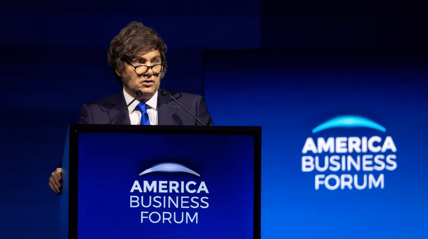 Milei cierra su gira en Nueva York y busca inversiones con respaldo de Trump