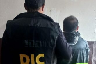 RESISTENCIA:   Detienen A Un Hombre Cuando Intentaba Forzar Una Camioneta