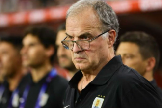 Marcelo Bielsa afirmó que no renunciará al cargo de DT de la Selección uruguaya pese a los rumores