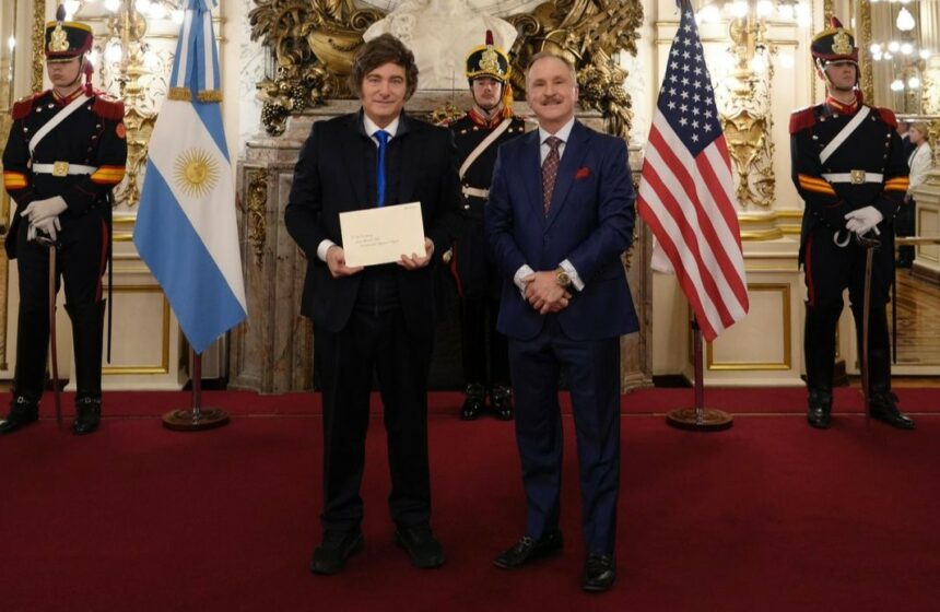 Milei recibió las cartas credenciales del embajador de Estados Unidos designado por Trump