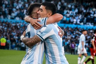Con un gol agónico, Racing le dio otro golpe a River y avanzó a cuartos