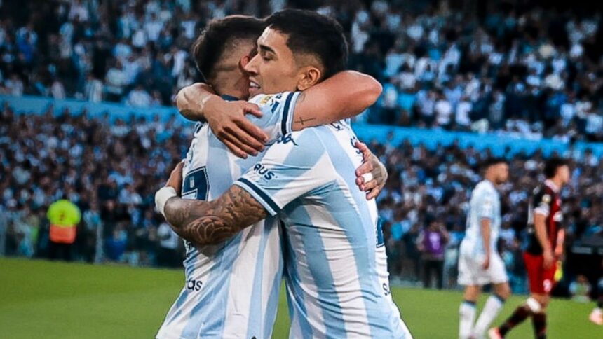 Con un gol agónico, Racing le dio otro golpe a River y avanzó a cuartos