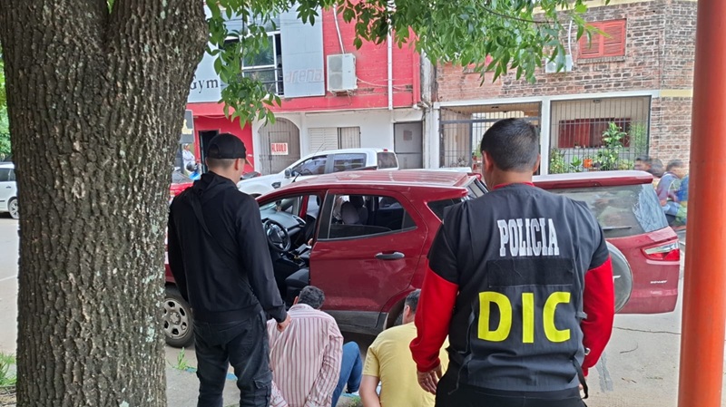 RESISTENCIA: Intentaban Robar Una Rueda De Auxilio, Pero Fueron Demorados