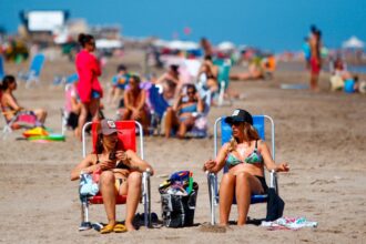 Vacaciones, licencias e indemnizaciones: los puntos clave que el Gobierno negocia para la reforma laboral