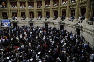 “Che, qué buena está”: los insólitos comentarios del encargado de la jura en Diputados