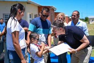 Con Recursos Propios, El Gobierno Provincial Finalizó Y Entregó Viviendas En Presidencia De La Plaza