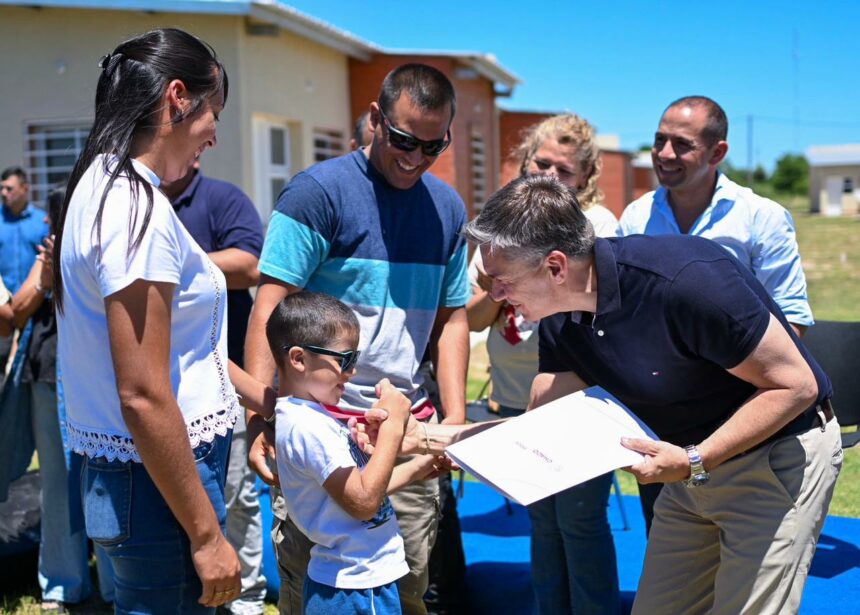 Con Recursos Propios, El Gobierno Provincial Finalizó Y Entregó Viviendas En Presidencia De La Plaza