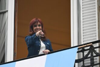 El último parte médico de Cristina Kirchner informa que presenta una leve complicación en el intestino