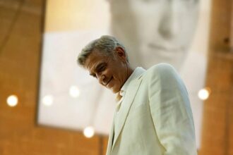 Cómo es “Jay Kelly”, la nueva película de Netflix que arrasa con George Clooney