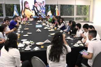 El Gobernador Zdero Junto A Personas Con Discapacidad Compartieron Un Espacio De Diálogo, En El Marco Del 3 De Diciembre