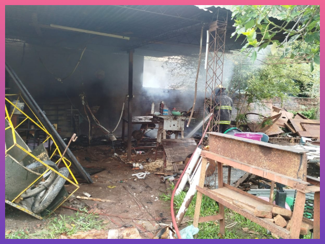 RESISTENCIA: Bomberos Intervienen En El Incendio De Una Vivienda En La Ciudad