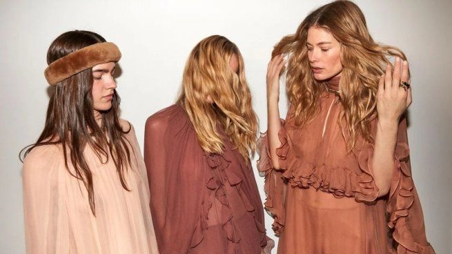 Las tendencias de moda que definieron cada década desde 1950, según la Inteligencia Artificial