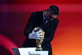Lionel Scaloni analizó el sorteo del Mundial y contó por qué usó guantes al trasladar la Copa