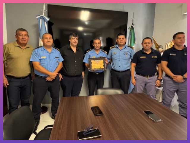 RESISTENCIA: Autoridades De La Liga Chaqueña Entregaron Un Reconocimiento A La Policía Del Chaco