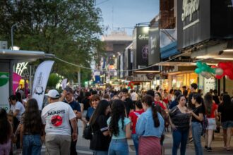 Resistencia Vivió Una Exitosa “noche De Las Peatonales” Que Impulsó El Movimiento Comercial, Gastronómico Y Cultural