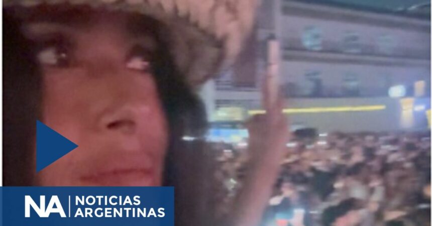 Salma Hayek revolucionó las redes tras su noche a puro baile en el show de Bad Bunny