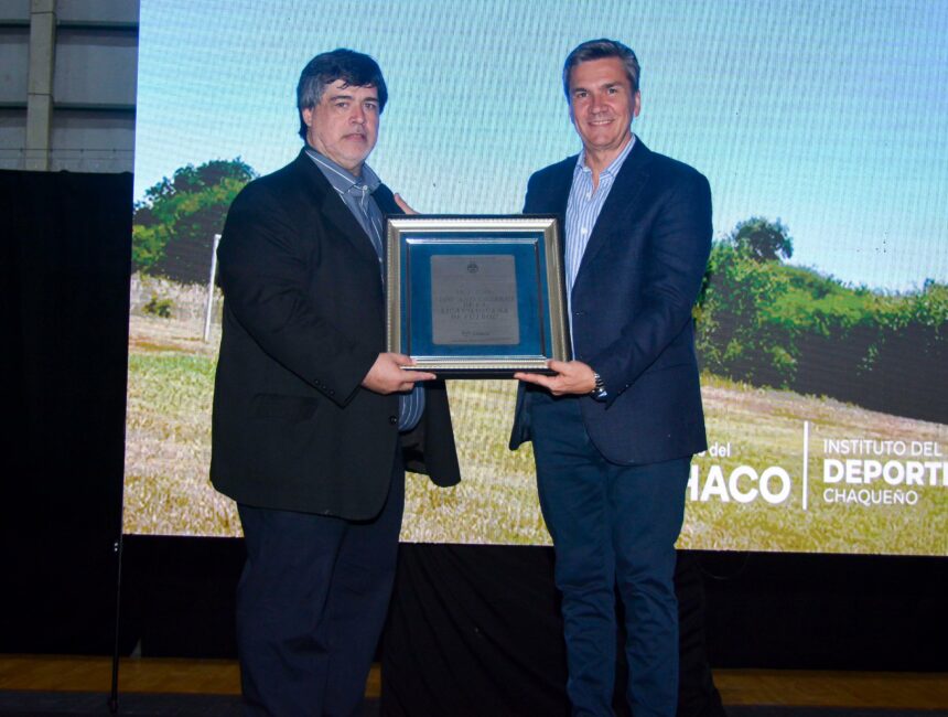 Un Siglo De Fútbol: El Gobernador Zdero Acompañó El Aniversario De La Liga Chaqueña