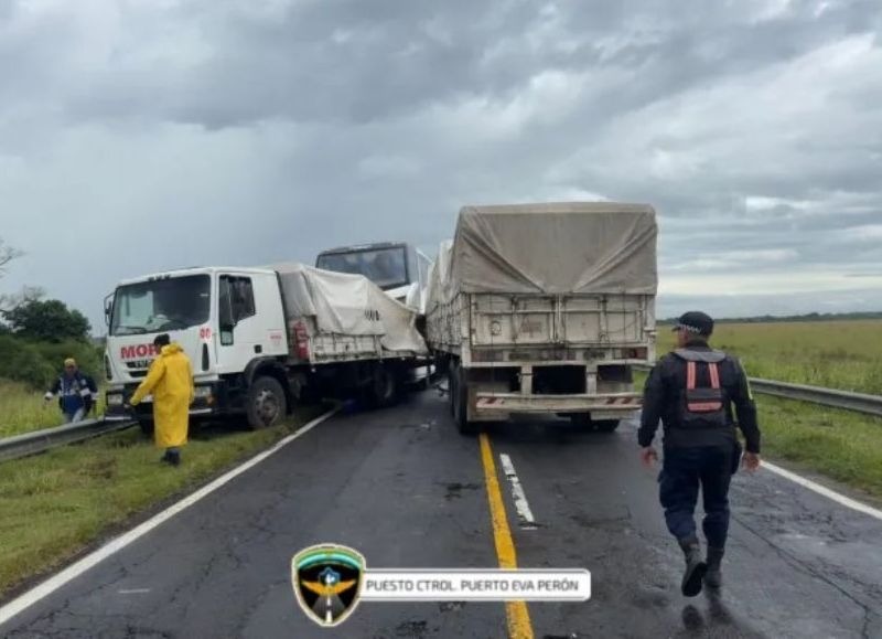 CHACO: Choque Entre Camión Y Colectivo En La Ruta 11: No Hubo Heridos