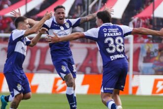 Gimnasia fue superior, venció 2-0 a Barracas Central y habrá clásico platense en semifinales