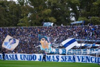 Un hincha de Gimnasia cayó desde una tribuna antes del clásico y fue hospitalizado