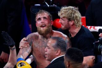 Cuatro placas de titanio, dolor y dificultad para hablar: cómo quedó Jake Paul tras la fractura de su mandíbula