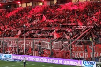 La leyenda del fútbol argentino que recibió un emotivo regalo y no pudo contener las lágrimas