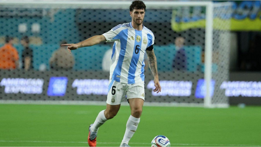 El jugador de la Selección argentina que queda libre y es buscado por tres grandes de Europa