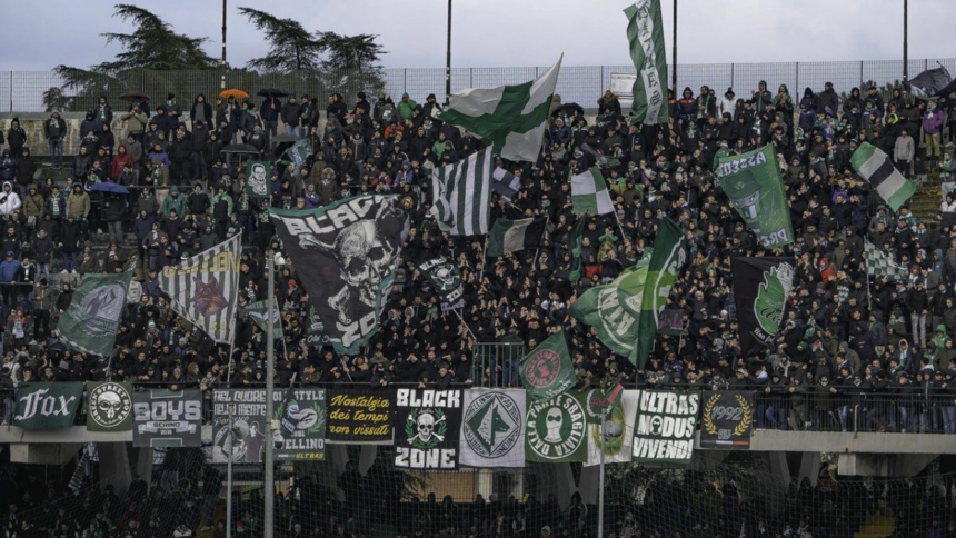 Cada muerte de obispo: el equipo de fútbol que festeja cada vez que fallece un Papa