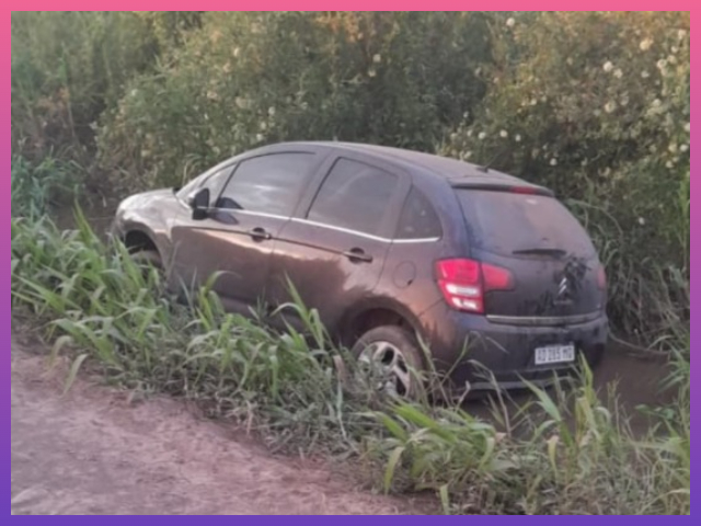 DU GRATY:  Hallan Un Automóvil Abandonado En Un Canal Al Norte