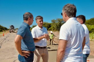 El Gobernador Zdero Supervisó Las Obras De Bacheos Y Mantenimiento En La Ruta Provincial N° 1