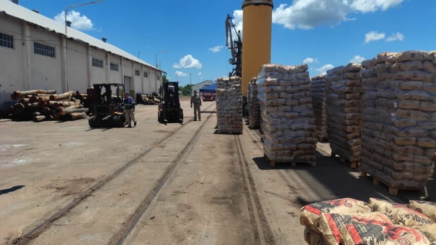 El Puerto De Barranqueras Concretó Una Nueva Exportación De Carbón Vegetal A Brasil